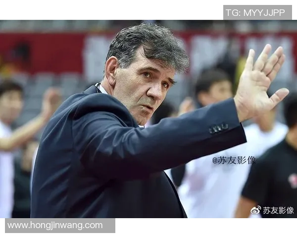 奥格斯堡球员鲁道夫因违纪受罚，球队管理严明态度坚决