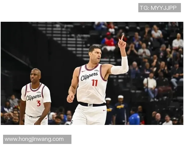 爵士队不敌黄蜂队遭遇连败，米切尔表现低迷：球队未来何去何从？